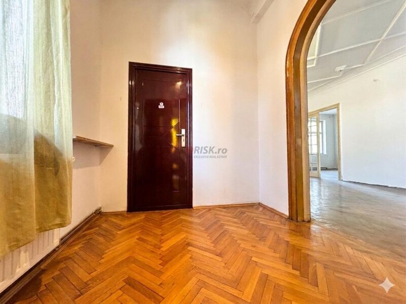 Mosilor fara comision | proprietate interbelica cu detalii originale | 93 mp